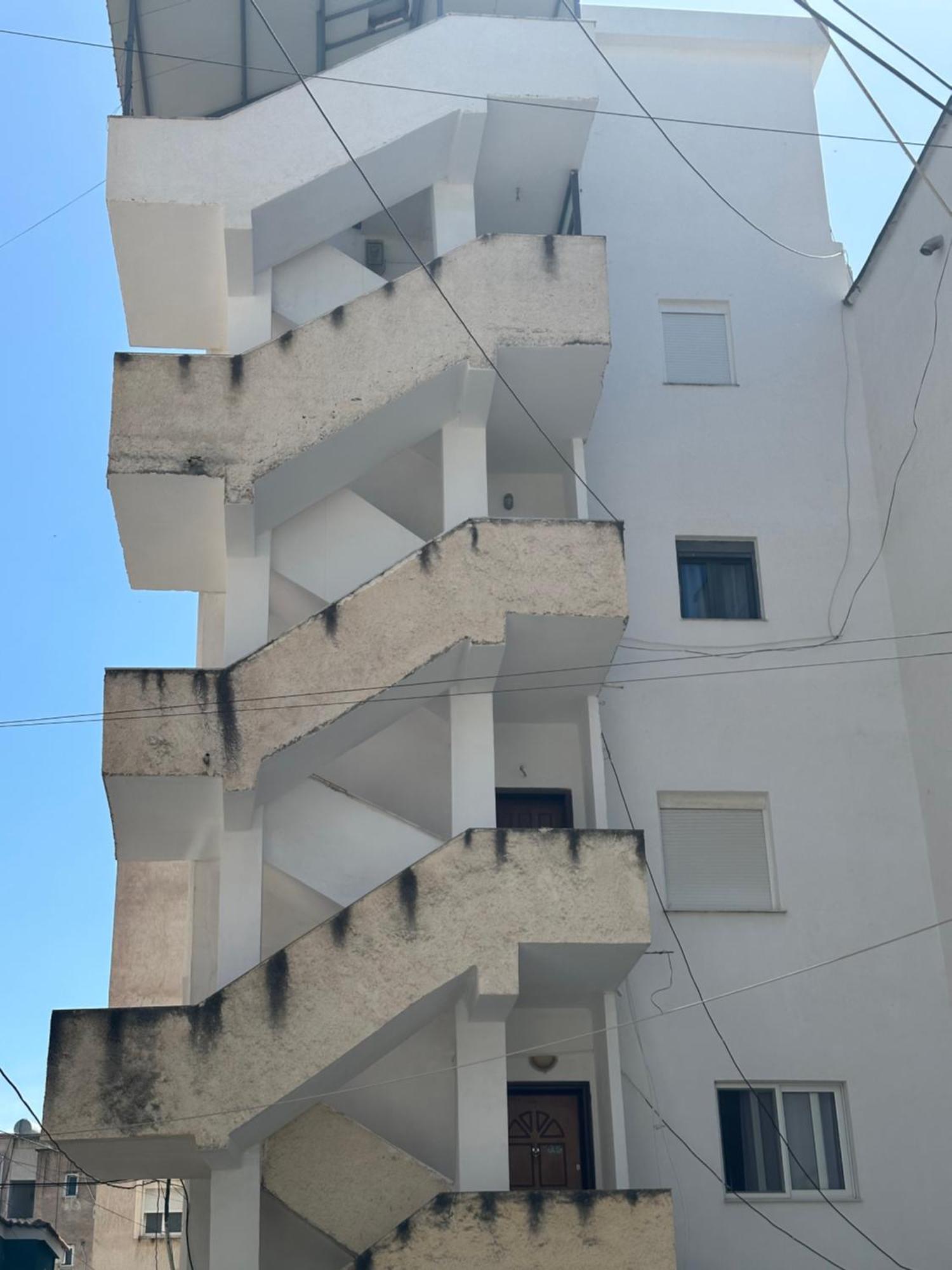 Aura * Sarandë